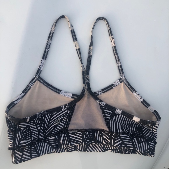 Lululemon Flow Y Bra IV Size 6 - Picture 4 of 5